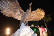 AYODHYA, MAY 1 (UNI):- President Droupadi Murmu paid obeisance to the statue of the celestial bird Jatayu during her visit to Kuber Teela, in Ayodhya on Wednesday.UNI PHOTO-AK10U