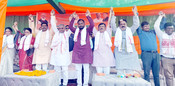 MANDAR (JHARKHAND), APR 27 (UNI):- Jharkhand State BJP President and former Jharkhand Chief Minister Babulal Marandi at an election campaign rally in favour of BJP candidate from Lohardaga Sameer Oraon, in Mandar,  Jharkhand on Saturday. UNI PHOTO-89U