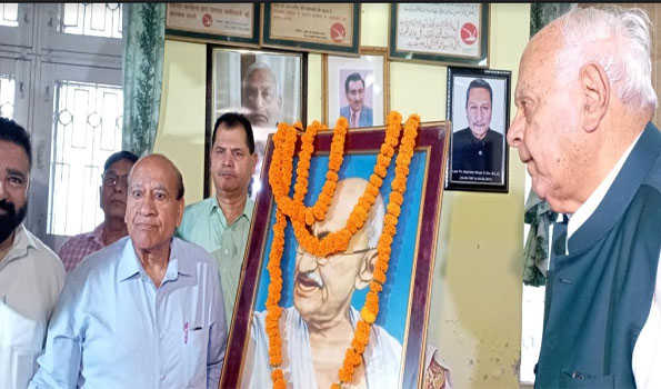 Mahatma Gandhi’s ideology drove J&K towards India :  Farooq Abdullah