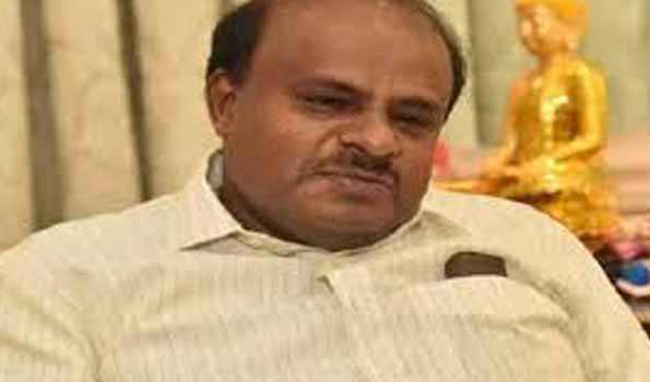 कुमारस्वामी ने लक्ष्मी हेब्बलकर के समर्थकों के हिंसक व्यवहार की निंदा की