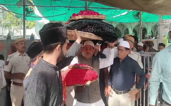 شہنواز حسین کی اجمیر درگاہ پر حاضری، بہار انتخابات میں جیت کی دعا کی