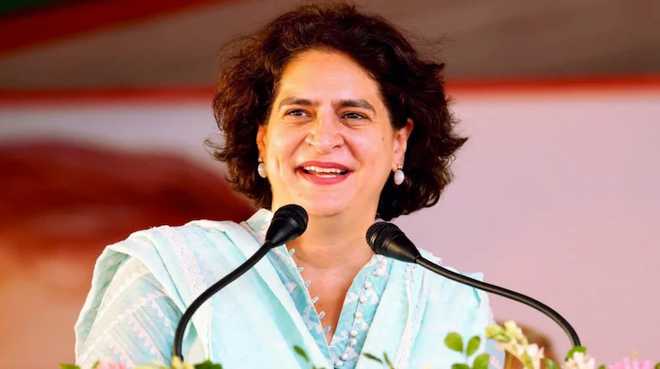 پرینکا گاندھی کا وزیر اعظم پر حملہ، کہا: ”ووٹ کا حق خطرے میں، ووٹروں کو دی جا رہی ہے رشوت“