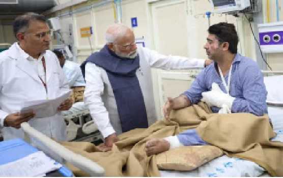 بھوٹان سے واپس آتے ہی مودی نے اسپتال میں دہلی دھماکے کے زخمیوں کی عیادت کی