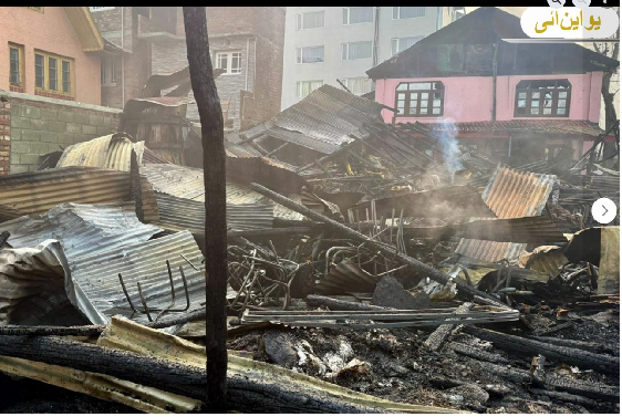 سری نگر کے منور آباد علاقے میں شبانہ آگ، مینوفیکچرنگ یونٹ اور 12 دکانیں خاکستر