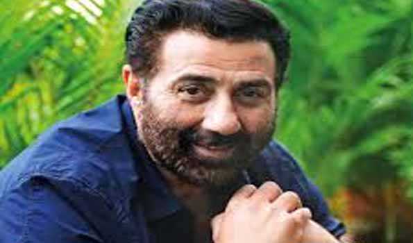 शर्मीलेपन को दूर करने और अभिनय में निपुण बनने के लिए सनी देओल चले गए थे विदेश