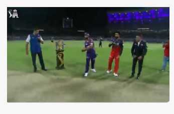 آئی پی ایل سیزن 18 کا پہلا ٹاس آر سی بی  نے جیت کر  کولکتہ کو پہلے بلے بازی کی دعوت دی