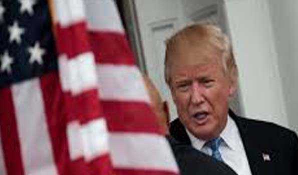 अमेरिकी ध्वज को जलाने वालों के लिए एक साल कैद का प्रावधान हो: ट्रम्प