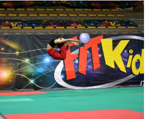 فٹ کڈ س:  بچوں کو کھیلوں کی جانب راغب کرنے کا  بہترین طریقہ