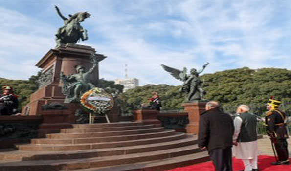 मोदी ने जनरल सैन मार्टिन को दी श्रद्धांजलि