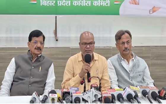 حکومت الیکشن کمیشن کی ملی بھگت سے بہار کے لوگوں سے ووٹ کا حق چھین رہی ہے: کانگریس