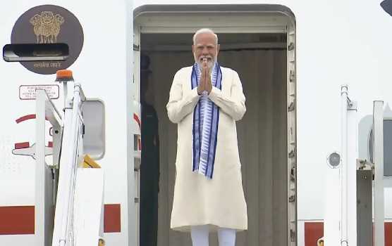 مودی پانچ ممالک کے کامیاب دورے کے بعد وطن واپس