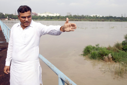 دہلی میں جمنا کے پانی کی سطح خطرے کے نشان سے 1.5 میٹر اوپر