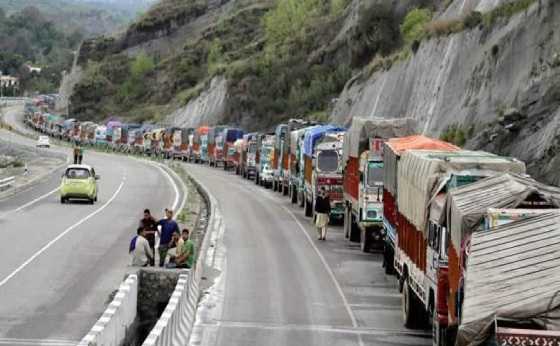 سری نگر – جموں قومی شاہراہ مسلسل بند، بحالی کا کام جاری