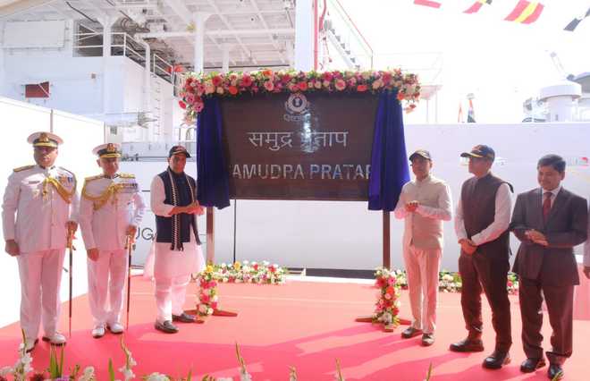 राजनाथ ने पहला स्वदेशी प्रदूषण नियंत्रण पोत 'समुद्र प्रताप' राष्ट्र को समर्पित किया