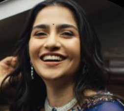 यश की फिल्म टॉक्सिक: ए फेयरीटेल फॉर ग्रोन-अप्स से रुक्मिणी वसंत का लुक रिलीज