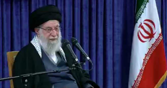 खामेनेई ने प्रदर्शनों को लेकर अमेरिकी राष्ट्रपति पर साधा निशाना