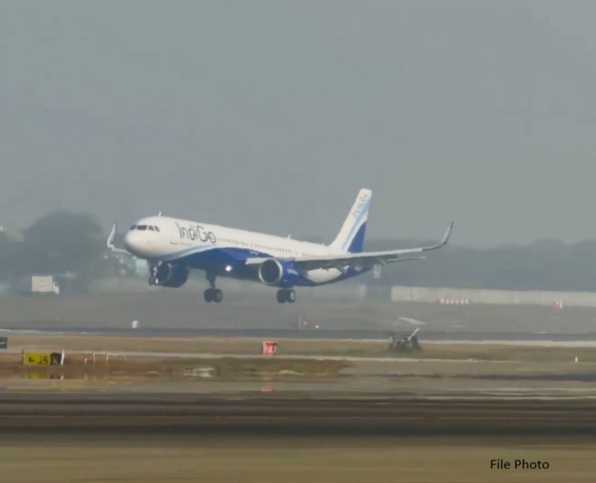 इंडिगो का विमान रात में वाराणसी डायवर्ट, सभी यात्री सुरक्षित