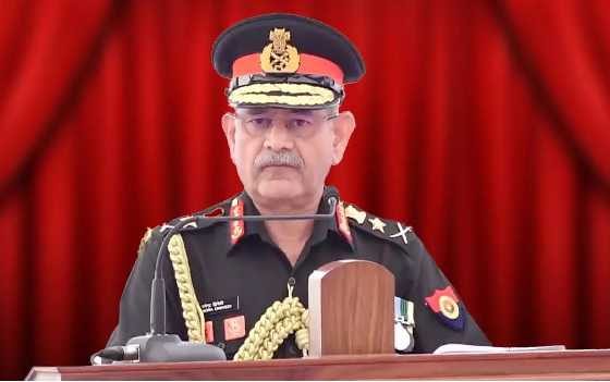 سرحد پار اب بھی آٹھ کیمپوں میں تقریباً 150 دہشت گرد سرگرم، فوج تیار: فوجی سربراہ