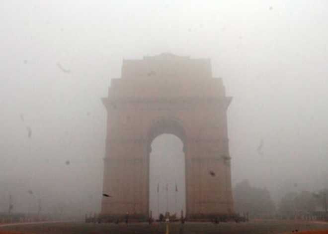 दिल्ली एनसीआर में ठिठुरन, कोहरे के साथ खराब वायु गुणवत्ता से जनजीवन प्रभावित