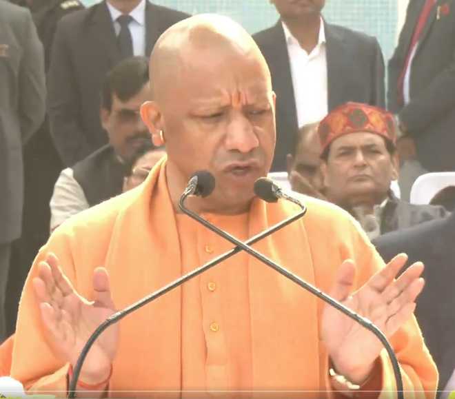 योगी आदित्यनाथ ने अर्पित की गुरु गोरखनाथ को आस्था की खिचड़ी