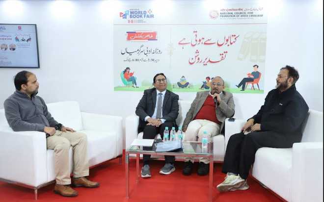 قومی اردو کونسل کے اسٹال پر 'ہندی صحافت پر اردو کے اثرات'پر مذاکرہ