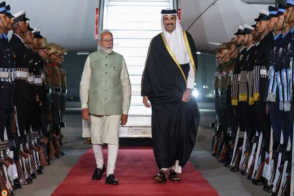 وزیر اعظم نے قطر کے امیر سے بات چیت کی