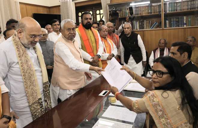 नीतीश कुमार समेत राजग के पांच उम्मीदवारों ने राज्यसभा चुनाव के लिये नामांकन पत्र दाखिल किया