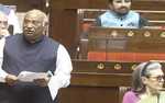 رسوئی گیس کی فراہمی پر راجیہ سبھا میں حکومت اور اپوزیشن کے درمیان سخت نوک جھونک