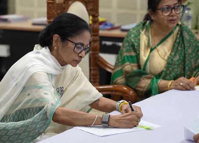 ममता ने भवानीपुर से नामांकन पत्र किया दाखिल