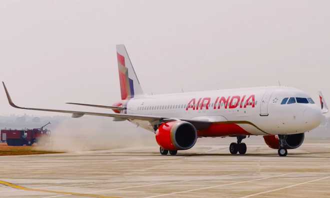 हवाई अड्डों पर लैंडिंग एवं पार्किंग शुल्क घटाने का आदेश, टिकट के दाम नियंत्रित रखने में मिलेगी मदद