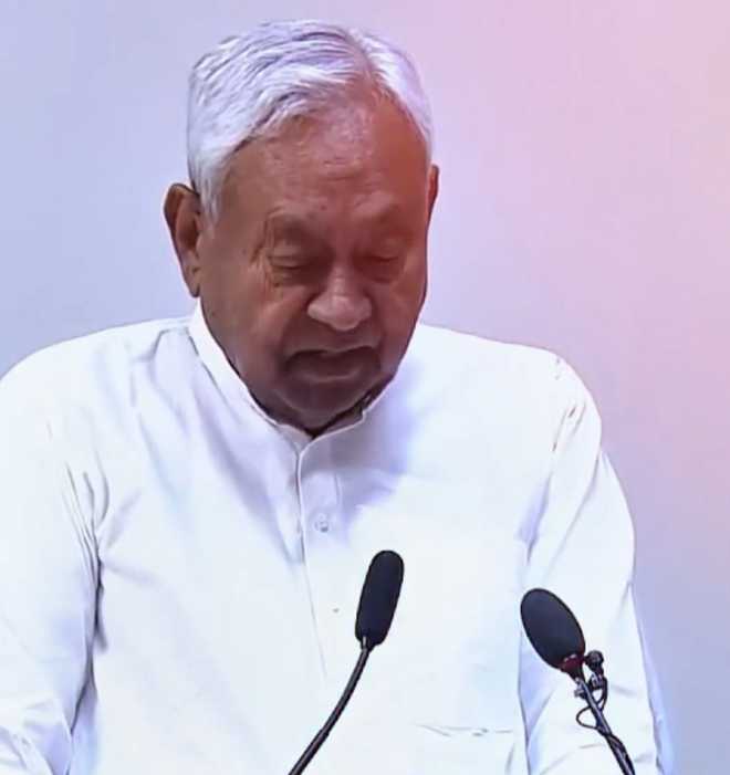 नीतीश कुमार ने राज्यसभा की सदस्यता की शपथ ली