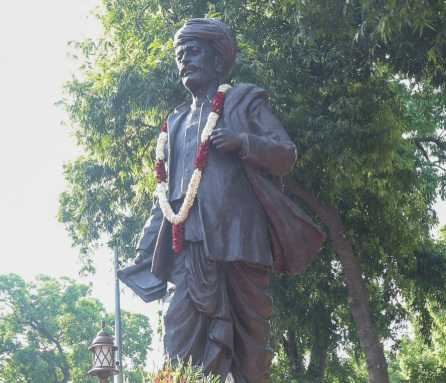 राष्ट्रपति, उपराष्ट्रपति, प्रधानमंत्री ने ज्योतिराव फुले की 200वीं जयंती पर उन्हें पुष्पांजलि अर्पित की