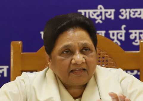 मायावती का कांग्रेस और सपा पर हमला, आरक्षण को लेकर साधा निशाना