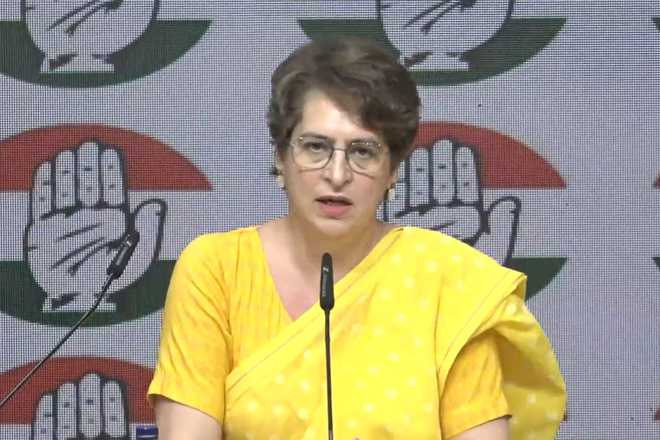 महिला आरक्षण और परिसीमन पर सरकार को घेरते हुए प्रियंका ने विपक्षी एकता को मजबूत बताया