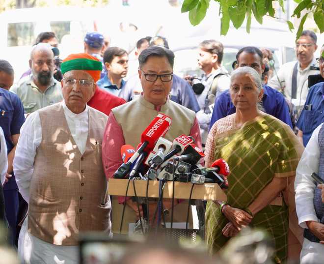 चुनाव आयोग से मिला भाजपा का प्रतिनिधिमंडल, खरगे के खिलाफ की कार्रवाई की मांग