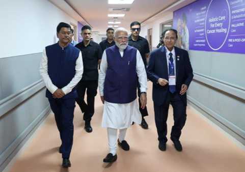 9,000 करोड़ रुपये की विकास परियोजनाओं का शुभारंभ करने हैदराबाद पहुंचे मोदी