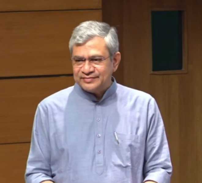 सरकार दिल्ली-एनसीआर में पुराने ट्रक और बसों को बदलेगी