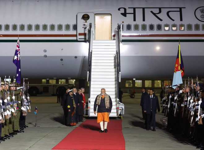 तीन देशों की यात्रा के दूसरे चरण में आस्ट्रेलिया पहुंचे मोदी