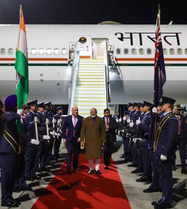 दो दिन की यात्रा पर न्यूजीलैंड के ऑकलैंड पहुंचे मोदी, प्रधानमंत्री लक्सन के साथ करेंगे द्विपक्षीय वार्ता