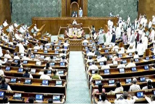 لوک سبھا میں مانسون سیشن کا پہلا دن پیپر لیک معاملے پر اپوزیشن کے ہنگامے کی نذر