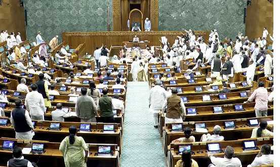 हंगामे के कारण लोक सभा की कार्यवाही दिन भर के लिए स्थगित