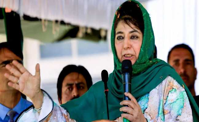 پی ڈی پی نے محبوبہ مفتی کے خلاف گری راج سنگھ کے ’دہشت گرد‘ والے تبصرے کی مذمت کی
