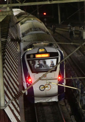 PATNA, JUNE 6 (UNI):- Vande Bharat Express train arrives at Patna Railway Station on the test drive, in Patna, Tuesday.UNI PHOTO-94U PATNA, JUNE 6 (UNI):- Vande Bharat Express train arrives at Patna Railway Station on the test drive, in Patna, Tuesday.UNI PHOTO-94U