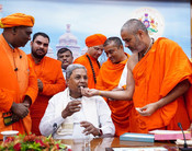 BENGALURU, JUN 6 (UNI):- Karnataka Chief Minister Siddaramaiah with a delegation of Scheduled Caste and Backward Caste Swamijis led by Niranjananampuri Swamiji of Kaginele Kanaka Gurpeeth during a meeting, in Bengaluru on Tuesday.UNI PHOTO-98U BENGALURU, JUN 6 (UNI):- Karnataka Chief Minister Siddaramaiah with a delegation of Scheduled Caste and Backward Caste Swamijis led by Niranjananampuri Swamiji of Kaginele Kanaka Gurpeeth during a meeting, in Bengaluru on Tuesday.UNI PHOTO-98U