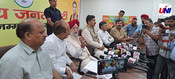JAMMU, JUNE 6(UNI):- Union Minister Hardeep Singh Puri flanked by local BJP leaders addressing a press conference on 9 years of Modi government achievements in Jammu on Tuesday. UNI PHOTO-107U