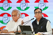 NEW DELHI, MAR 29 (UNI):-Congress leaders Jairam Ramesh, Ajay Maken and Pawan Khera at a press conference, in New Delhi on Friday. UNI PHOTO-38U