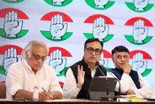NEW DELHI, MAR 29 (UNI):-Congress leaders Jairam Ramesh, Ajay Maken and Pawan Khera at a press conference, in New Delhi on Friday. UNI PHOTO-42U