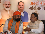 PATNA, MAR 29 (UNI):- Bihar BJP in-charge Vinod Tawde with Deputy CM Samrat Chaudhary at the inauguration of media center of the party ahead of Lok Sabha election, in Patna on Friday. UNI PHOTO-52U