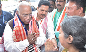 GUWAHATI, APR 27 (UNI):- Congress President Mallikarjun Kharge  at an election rally in support of party candidate for Lok Sabha elections, in Guwahati on Saturday. UNI PHOTO-26U