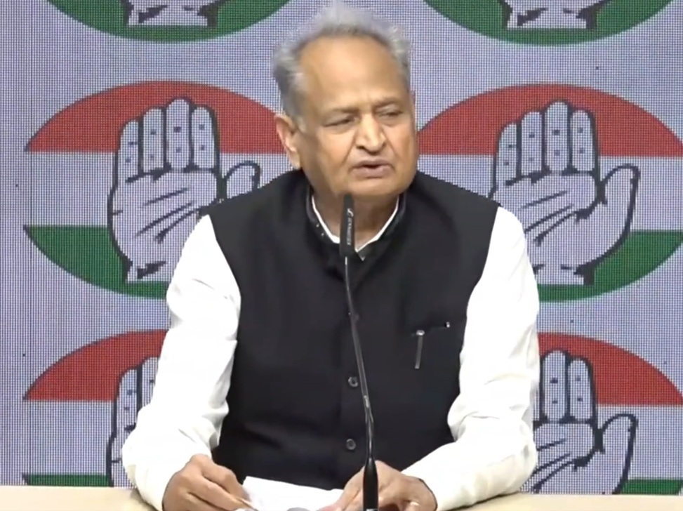 Congress stages overnight dharna, demands FIR against Delhi Police; Gehlot, Dotasra and Jakhar join protest